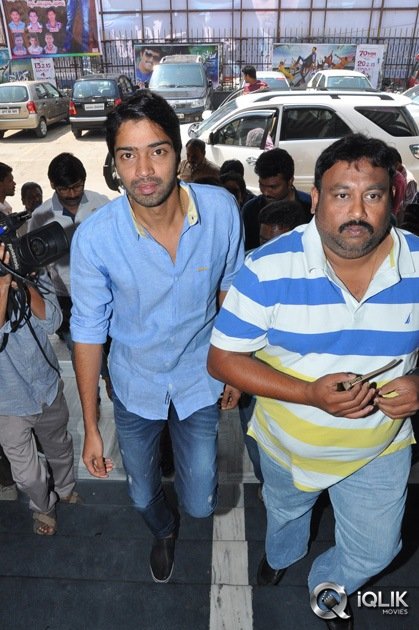 Bandipotu-Movie-Hungama-at-Sandhya-Theatre